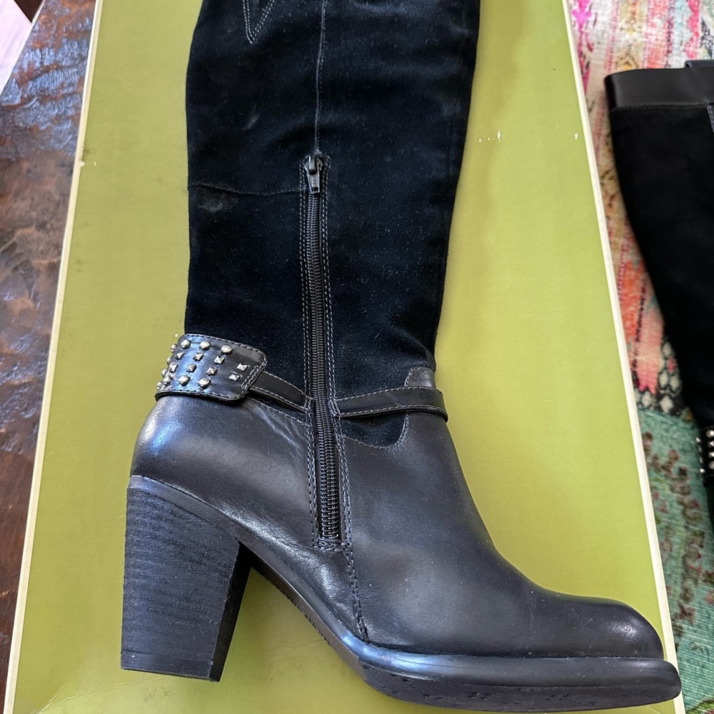Beautiful Naturalizer suede/leather boots.